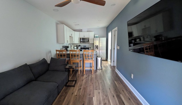 Tranquil 2-bedroom house in beautiful Tallahassee - completely remodeled with AC