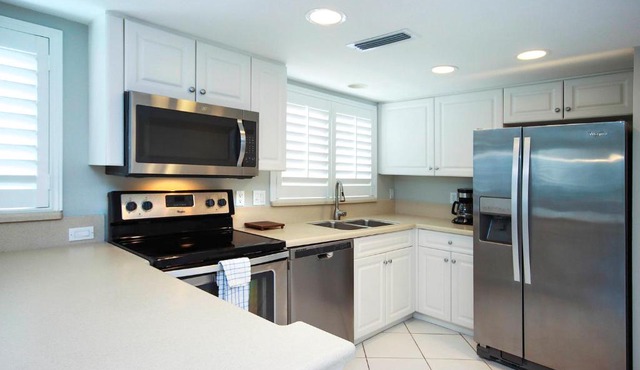 Tranquil 2nd floor beachfront condo on Sanibel Island 2A2