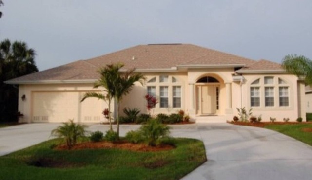Tranquil 3 bed 4 bath home, fabulous heated oversized pool and spa. Welcome!