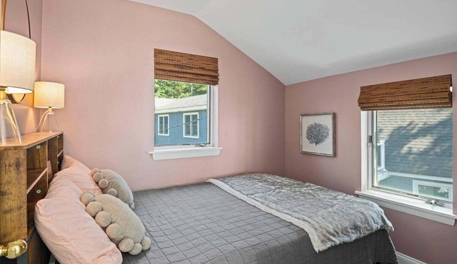 Tranquil 3-bedroom Lake house on Sebago Lake