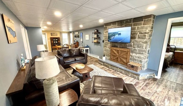 Tranquil 3 bedroom Sylvan Beach Cottage - Pets OK