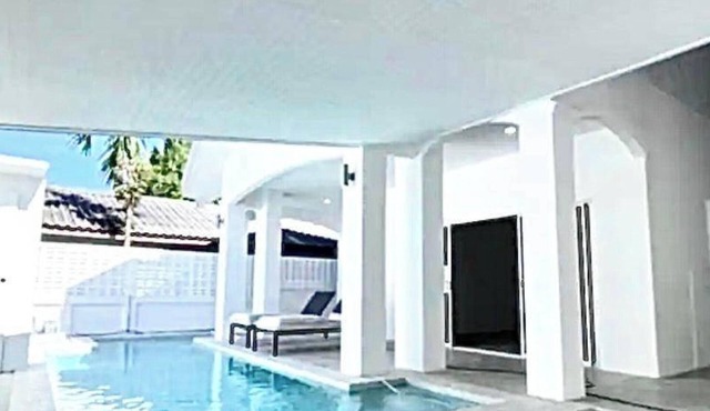 Tranquil 4-bedroom private house in adorable naihan -Rawai. 1km.walk to beach