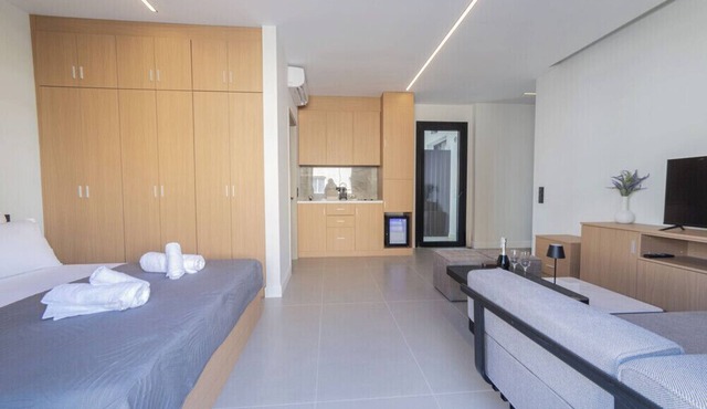 Tranquil AKVA Stay with Balcony in Piraeus