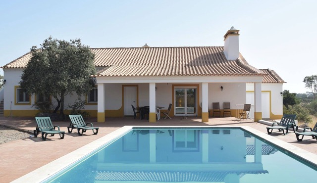 Tranquil Alentejo Villa with pool