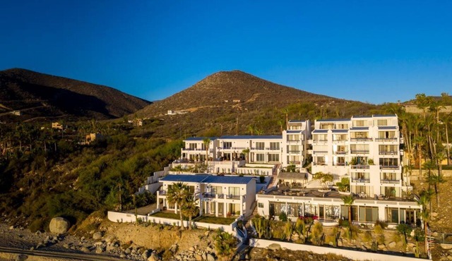 Tranquil and Relaxing Beachfront Condo with Exceptional Views!
