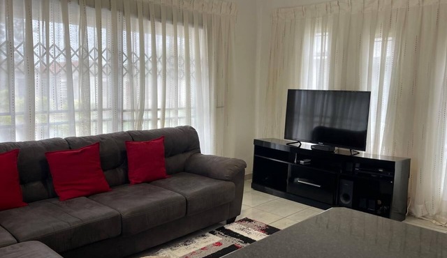 Tranquil apartment with WiFi in Phokeng