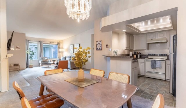 Tranquil Apt, 2 King Suites, Pet Friendly near DT Bellevue