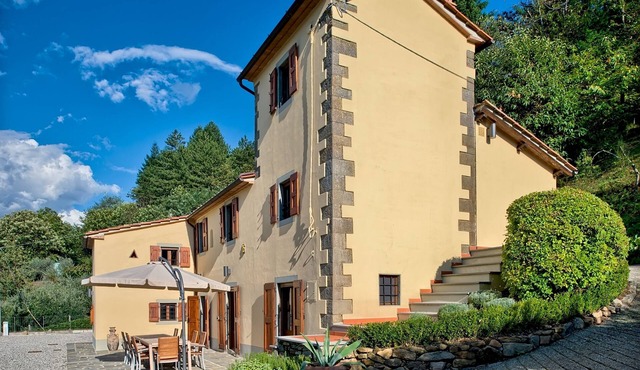 Tranquil architect-restored Tuscan villa with infinity pool and panoramic views