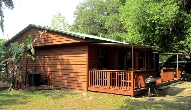 Tranquil Cabin with BBQ and Fireplace in Inverness, Florida