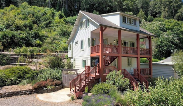 Tranquil & charming 2-bedroom home & WiFi in Inverness next to National Seashore