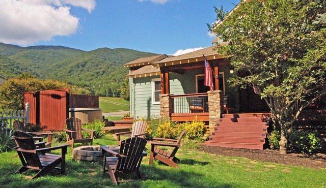Tranquil & Charming Hideaway ♛ King Suite, Hot Tub, Fire Pit & Covered Porch