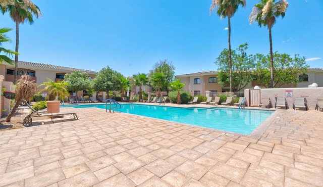 ♥Tranquil & Comfy ~ ♛Queen Bed, Pool, Hot Tub, Gym