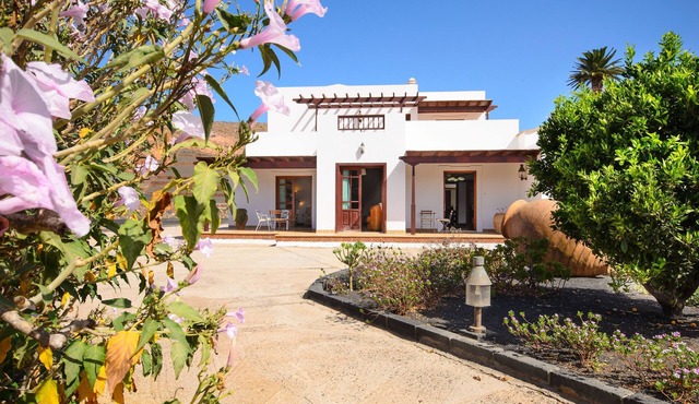 Tranquil Country Estate “Finca Remedios” with Terrace, Garden & Wi-Fi