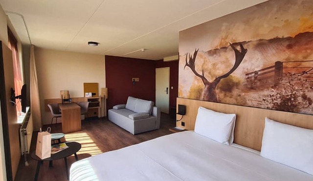 Tranquil escape near scenic nature trails, Beach access & top culinary spots