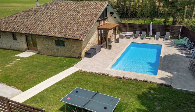Tranquil farmhouse property with private pool