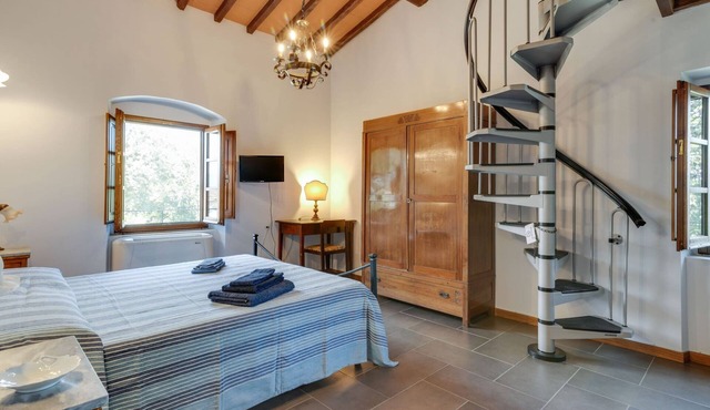 Tranquil Farmhouse in Terranova Bracciolini near Nightlife