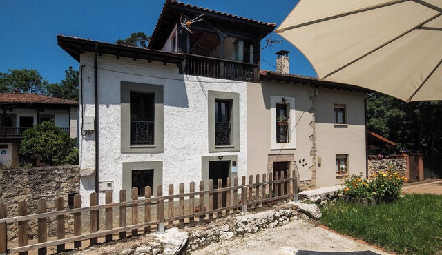 Tranquil farmhouse with WiFi in charming Bricia