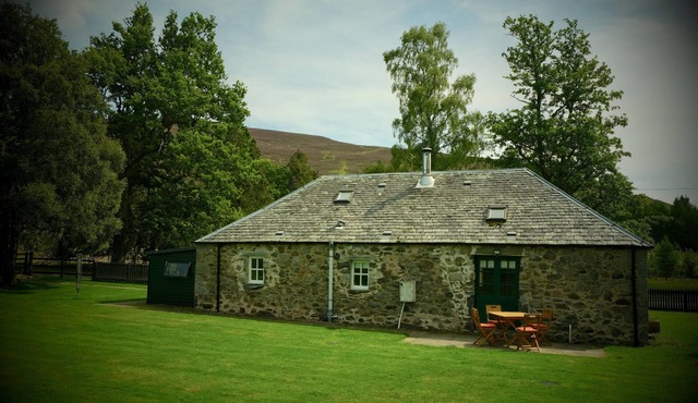 Tranquil Glenshee Cottage Retreat