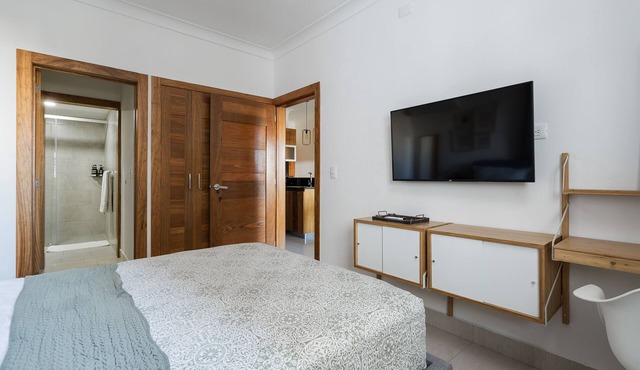 Tranquil Heights: Your Cozy Urban Getaway with Pool, Gym, and Spa