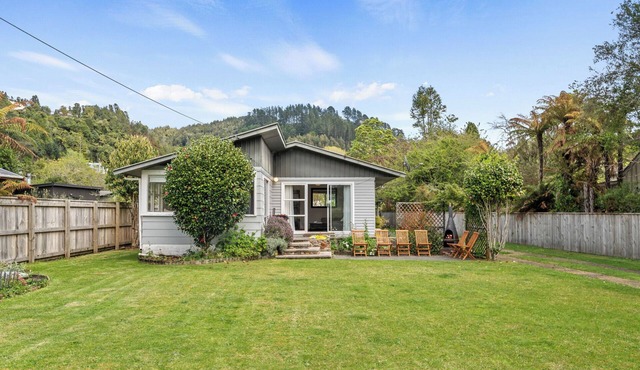 Tranquil Hideaway - Lake Okareka Holiday Home