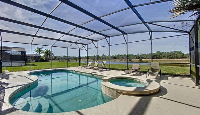Tranquil Lake: Private Pool/Spa, Free BBQ Grill!
