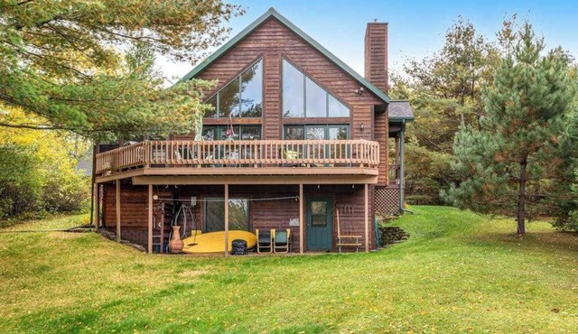 Tranquil lakefront oasis with private dock, canoe, kayak, & three living areas