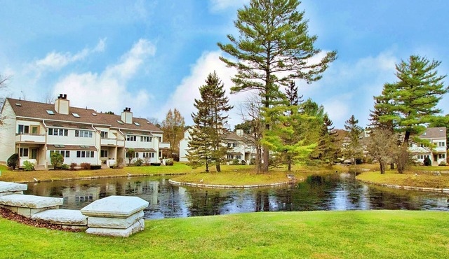 Tranquil Lakeside Escape in the Berkshires