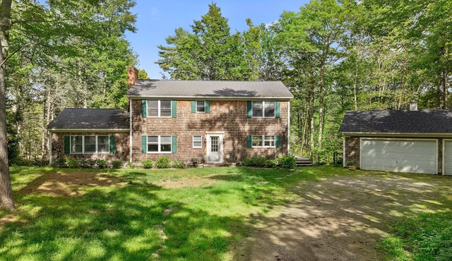 Tranquil private riverfront home w/tidal dock & large yard