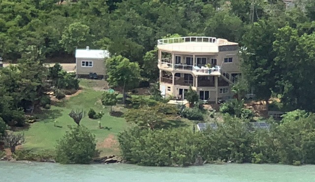 Tranquil relaxing & private 5 bedroom villa on pond w kayaks paddle boards +
