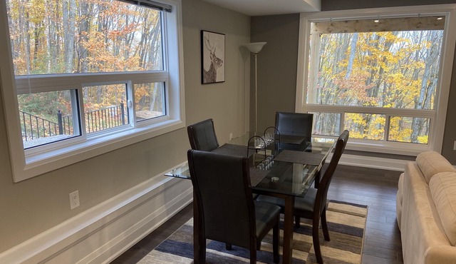 Tranquil Retreat with Secluded Hot Tub – Near Horseshoe Valley Resort