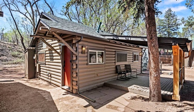 Tranquil Rustic Cabins with Scenic Mountain Access near Garden of the Gods, Colorado Springs CO