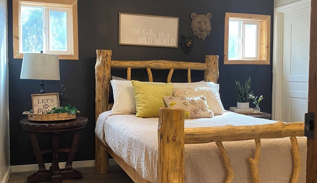 Tranquil Ski Retreat + Hot Tub + Mins to Brundage Ski Resort & McCall 4 bd+WiFi