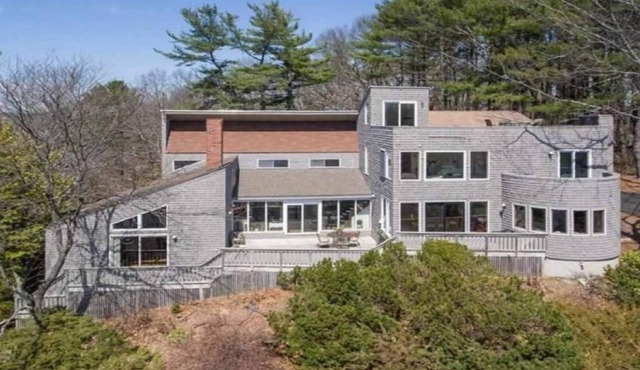 Tranquil & Spacious Water View Home