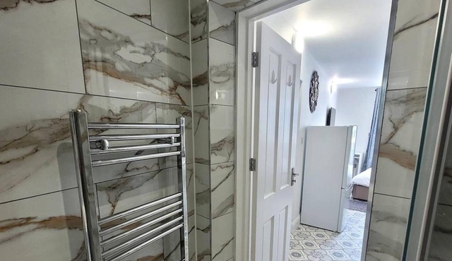 Tranquil Studio Retreat With Free Parking