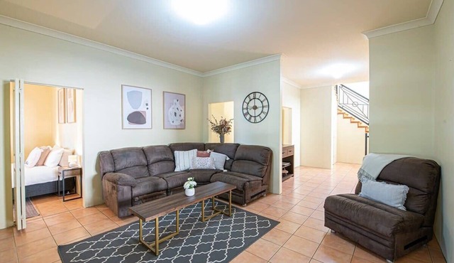 Tranquil Taylor - Two-Storey CBD Family Home, BBQ