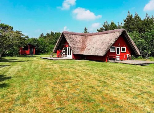 Tranquil Thatched Cottage on Romo-By Traum