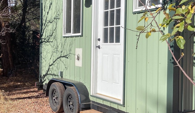 Tranquil Tiny, glamping at its best! Off grid tiny house