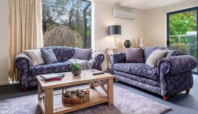 Tranquil Townhouse,2 Bedroom-5 minutes to City