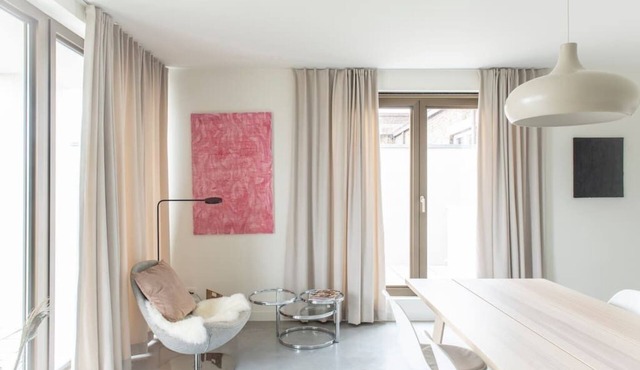 Tranquil Urban Escape: 2-BDR Retreat in Ghent
