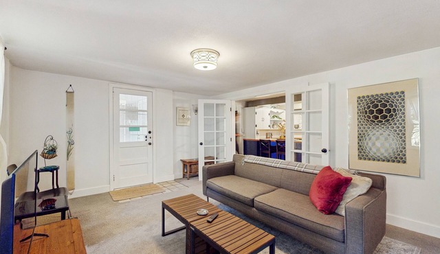 Tranquil, walkable home with seasonal pool, beautiful gardens & 2 patios