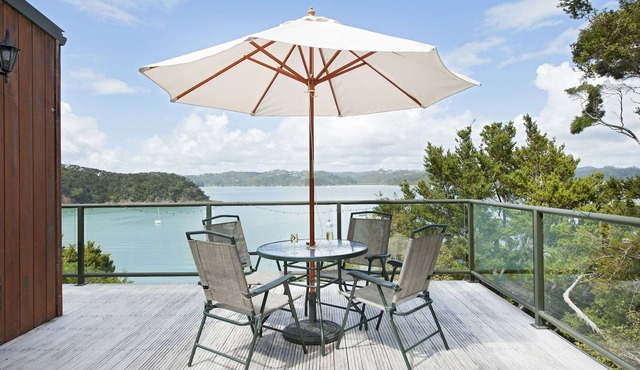 Tranquil waterfront escape with gorgeous views & a touch of history