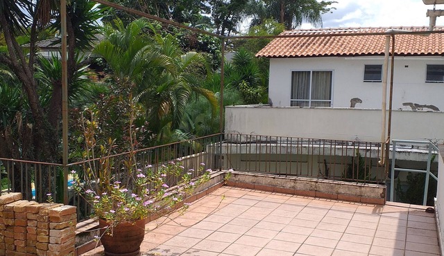 Tranquilidade em Excelente Localização na Zona Sul em Bairro Arborizado