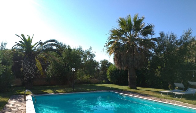 Tranquility and relaxation in a villa surrounded by greenery in Trani