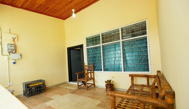 Tranquility Haven: Charming 2-bedroom house with AC in adorable Cape Coast