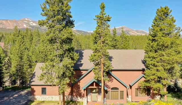 Tranquility House: Spacious Home w/Hot Tub