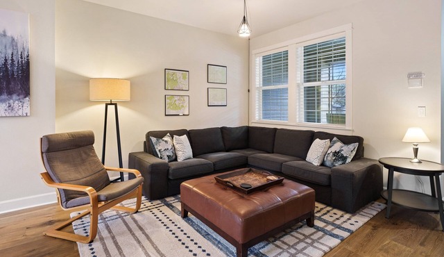 Tranquility on the Bluffs - Hot Tub, Walkable Location, Fenced Yard, EV Charger