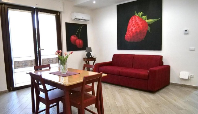 Transit, Train Station 20 min from Rome and Parking