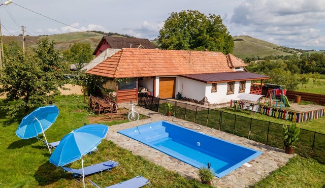 Transylvanian Cottage with Private Swimming Pool