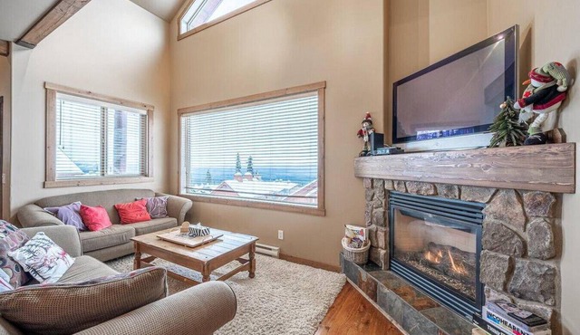 Trapper`s Lodge–4 Bd w/Great View, Private Hot Tub
