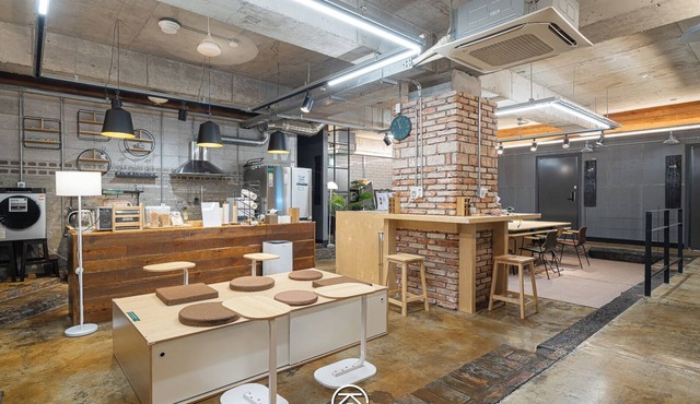 Travel Light Hostel